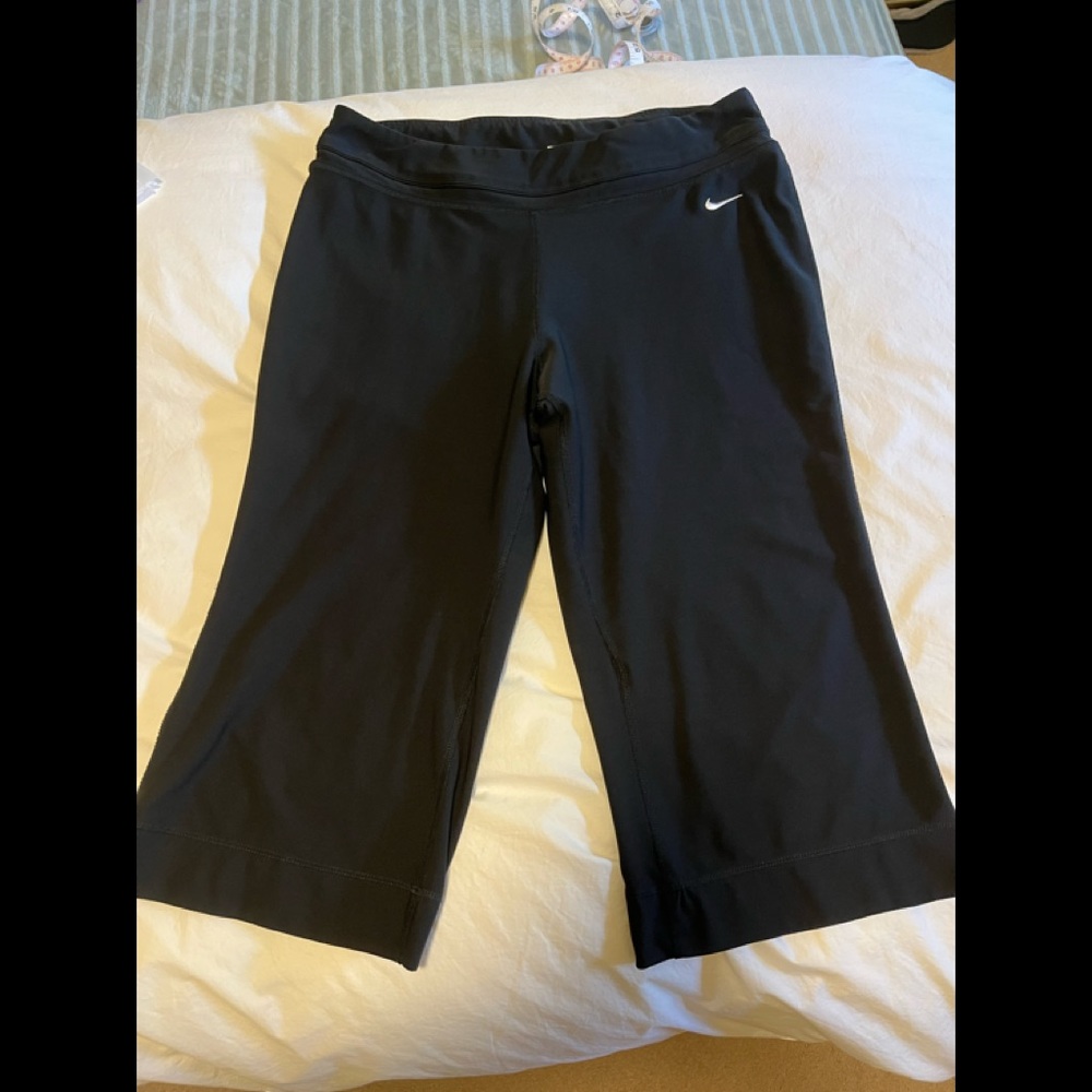 NIKE Dri-Fit Black athletic capri.